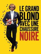 Le  grand blond avec une chaussure noire