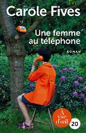 Une femme au téléphone